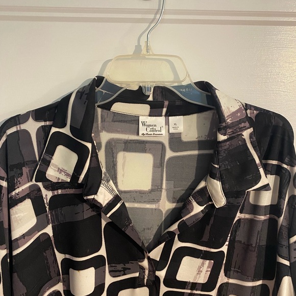 Woman In Control Tunic - Picture 3 of 4